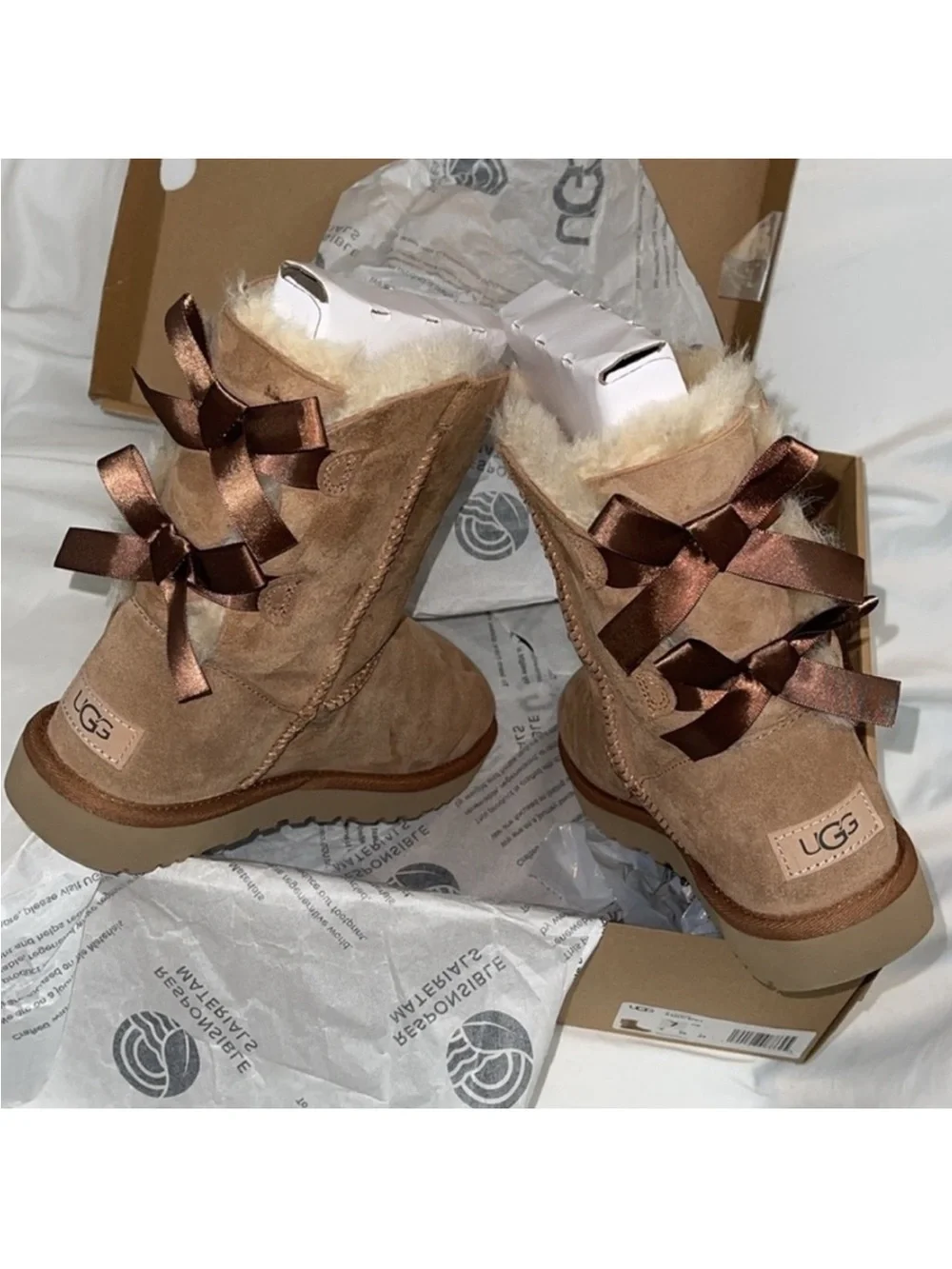 UGG Bailey Bow II Boots - Chestnut Suede